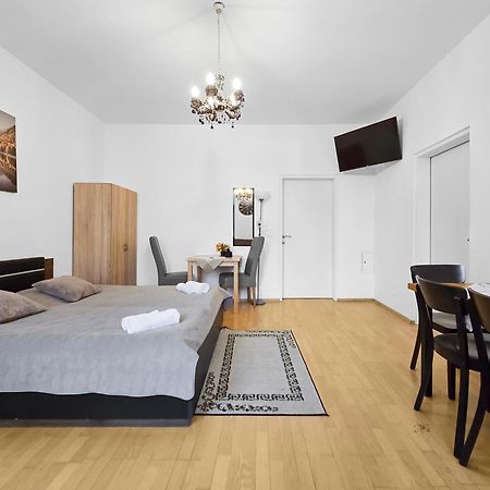 Three King-Size Beds, Three Bedrooms 비엔나 외부 사진